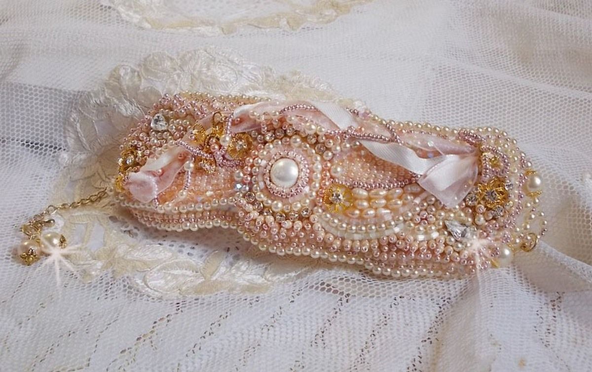 Bracelet Rice powder cuff embroidered with freshwater pearls, pearls, seed beads and Swarovski crystals