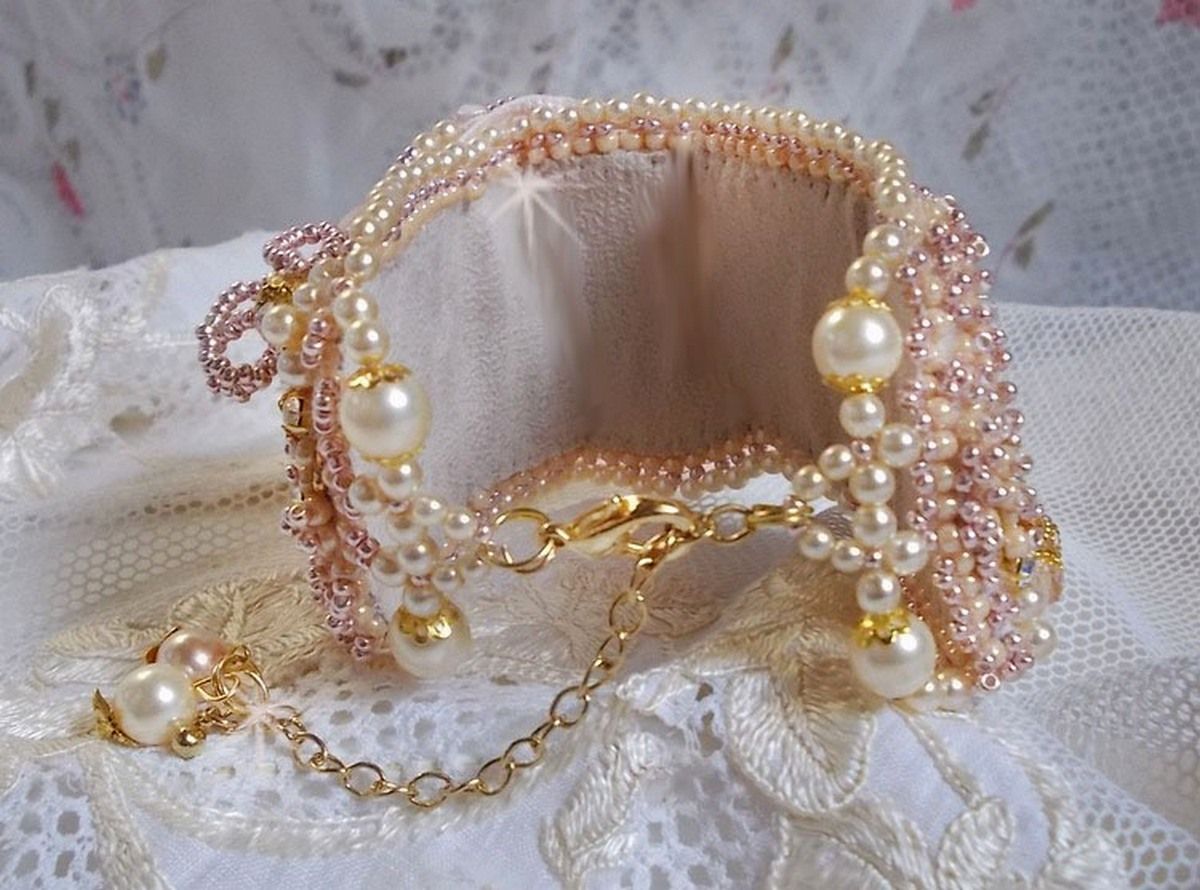 Bracelet Rice powder cuff embroidered with freshwater pearls, pearls, seed beads and Swarovski crystals