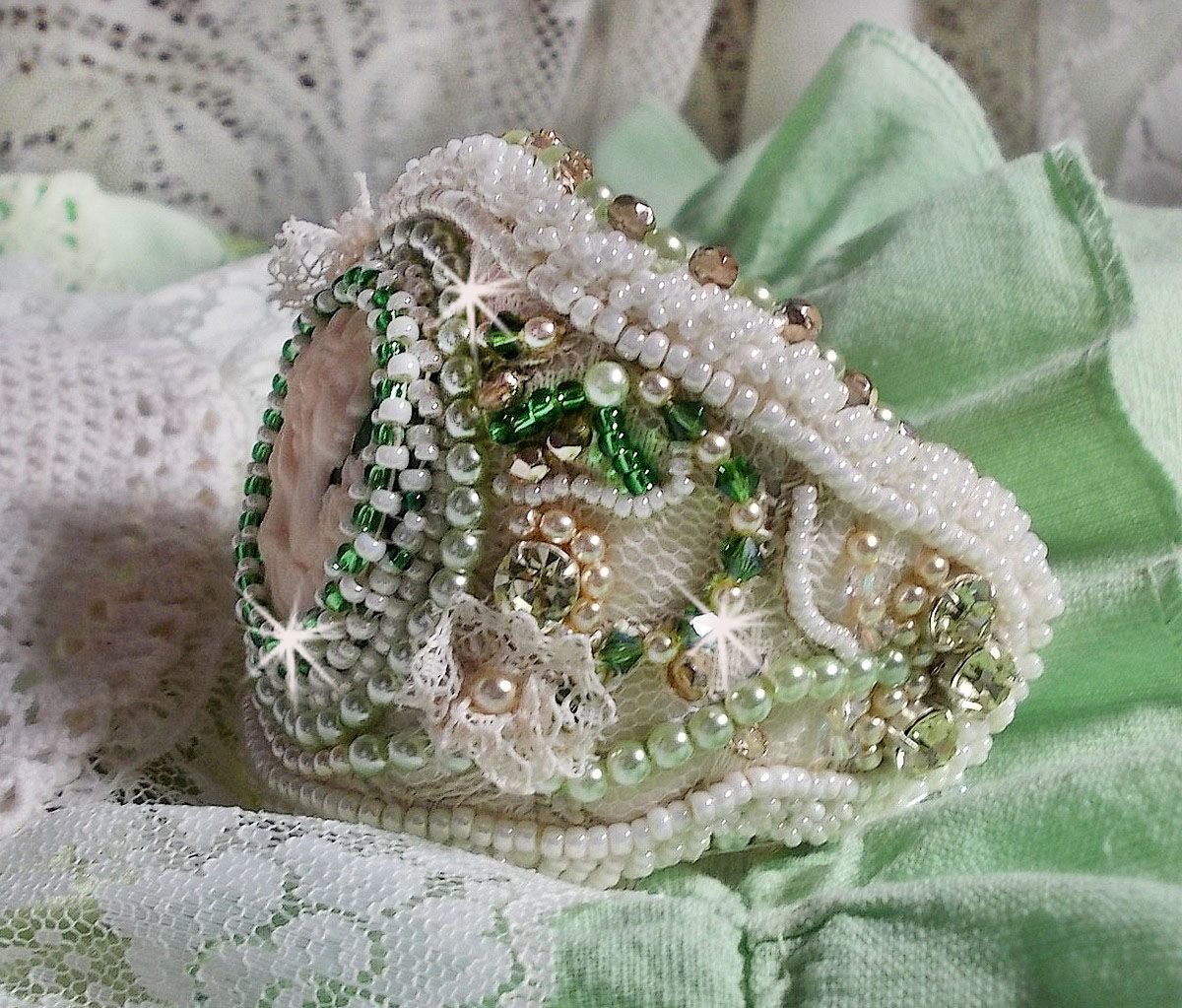 Bracelet Seduction Charm cuff embroidered with a lace, a resin cabochon Victorian style, facets and seed beads