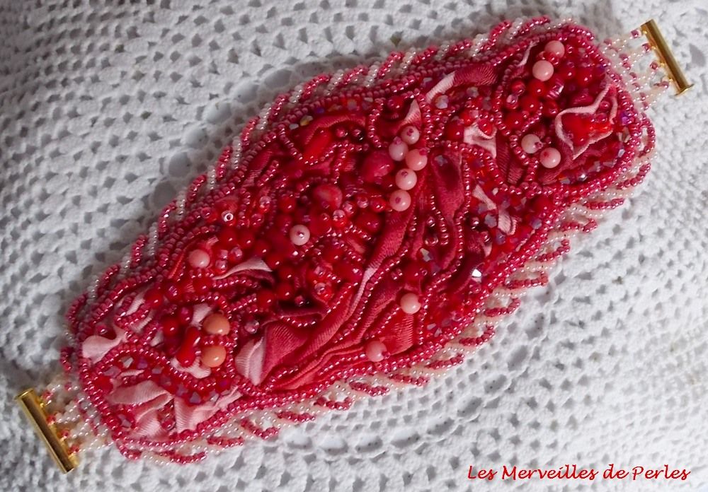 Bracelet Coralie cuff embroidered with red corals, Rose Light and seed beads