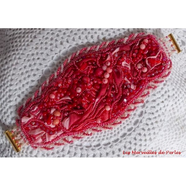 Bracelet Coralie cuff embroidered with red corals, Rose Light and seed beads