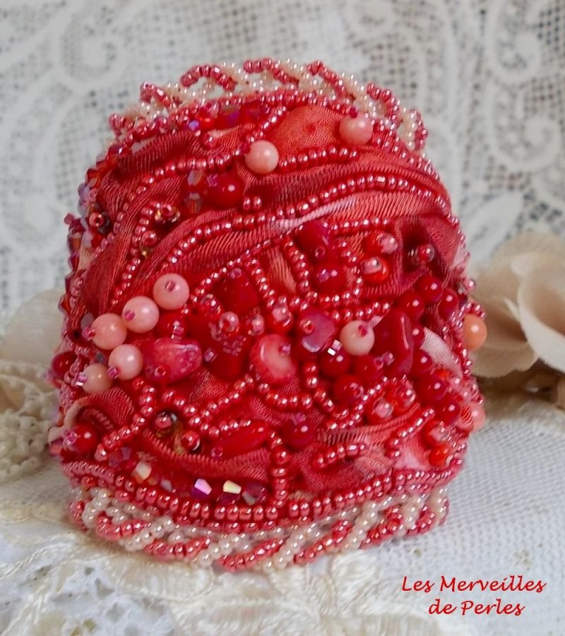 Bracelet Coralie cuff embroidered with red corals, Rose Light and seed beads