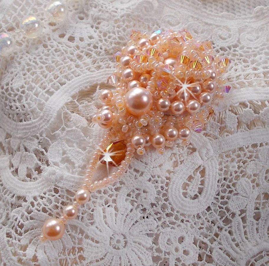 Idylle Beauty brooch embroidered with Swarovski crystals, round pearls and seed beads