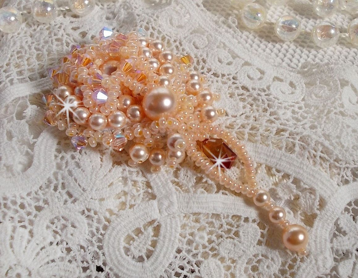 Idylle Beauty brooch embroidered with Swarovski crystals, round pearls and seed beads