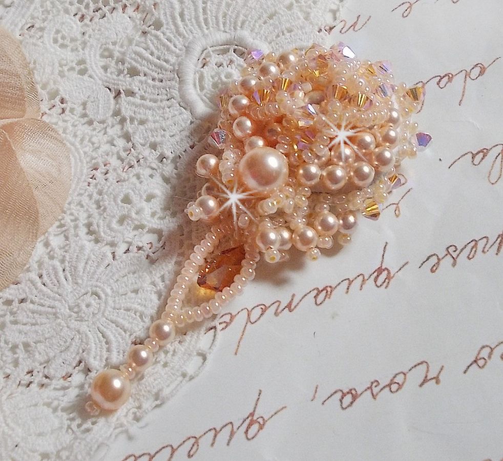 Idylle Beauty brooch embroidered with Swarovski crystals, round pearls and seed beads