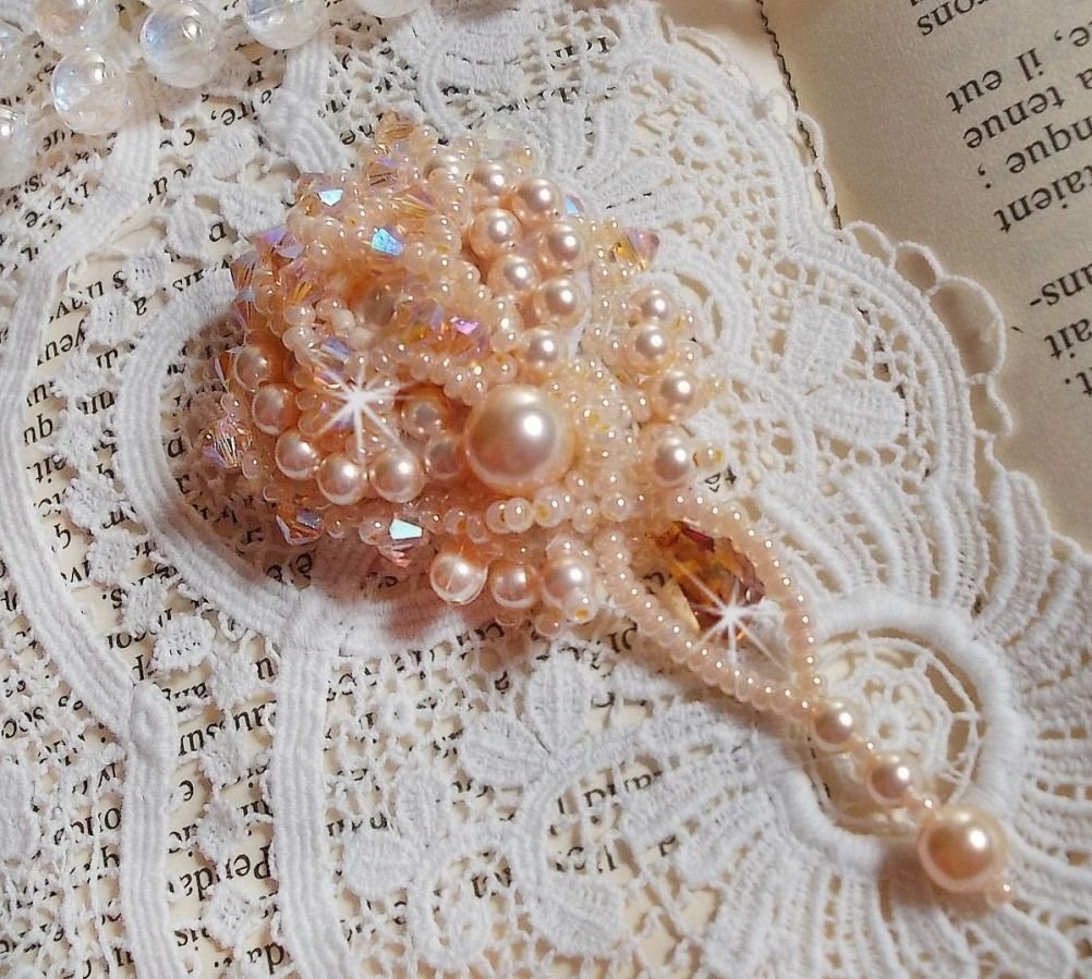 Idylle Beauty brooch embroidered with Swarovski crystals, round pearls and seed beads