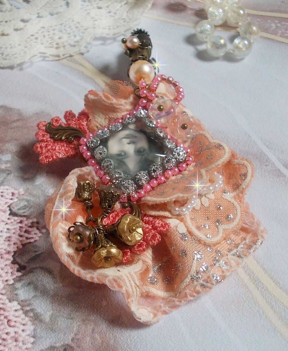 Rustic Rose brooch created with a cabochon representing a smiling girl, rhinestone and pink lace, crystals, glass beads and various accessories