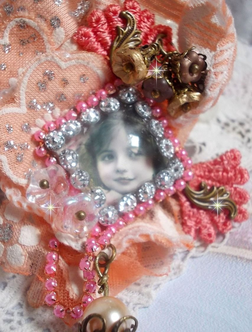 Rustic Rose brooch created with a cabochon representing a smiling girl, rhinestone and pink lace, crystals, glass beads and various accessories