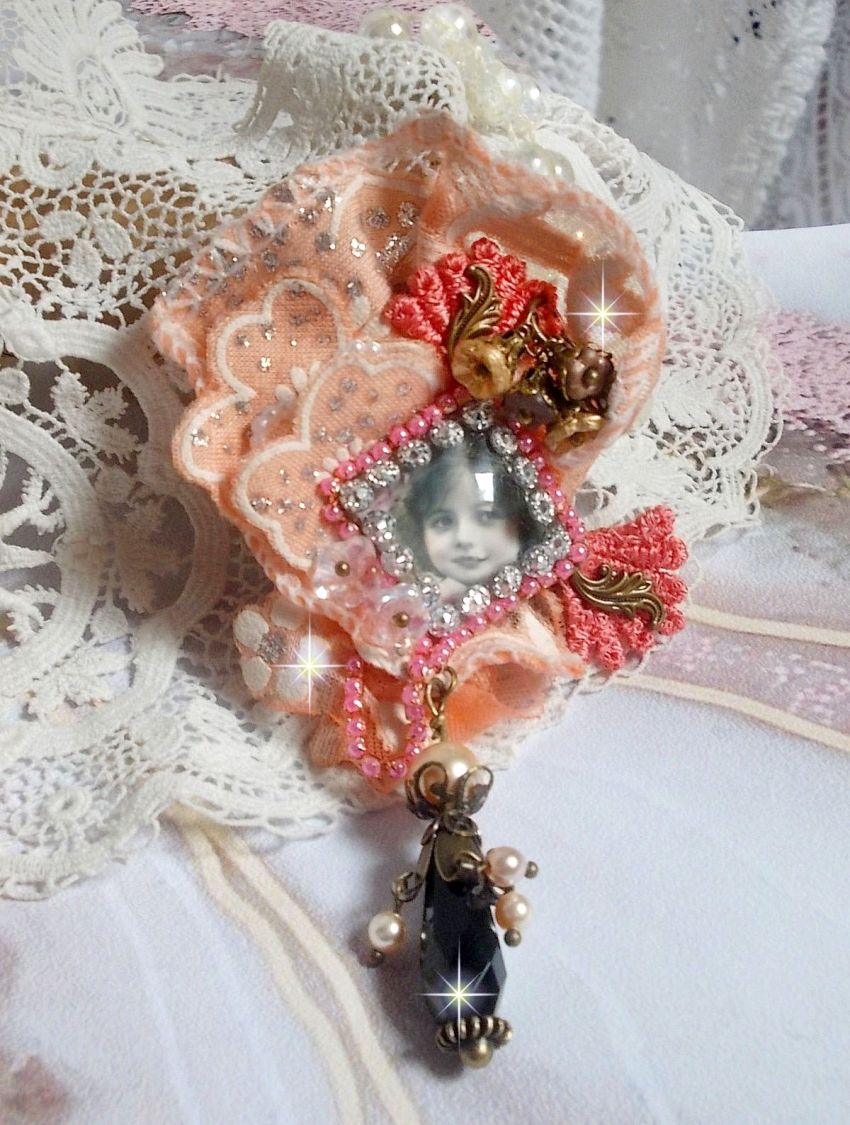 Rustic Rose brooch created with a cabochon representing a smiling girl, rhinestone and pink lace, crystals, glass beads and various accessories