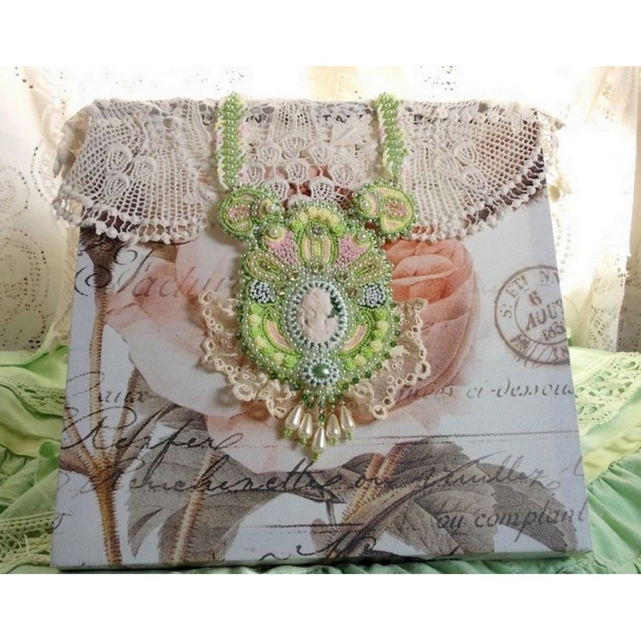 Necklace Anisse Haute-Couture embroidered with antique lace, resin cabochon portrait of woman.