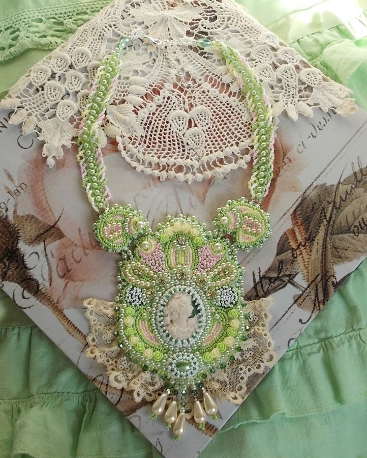 Necklace Anisse Haute-Couture embroidered with antique lace, resin cabochon portrait of woman.