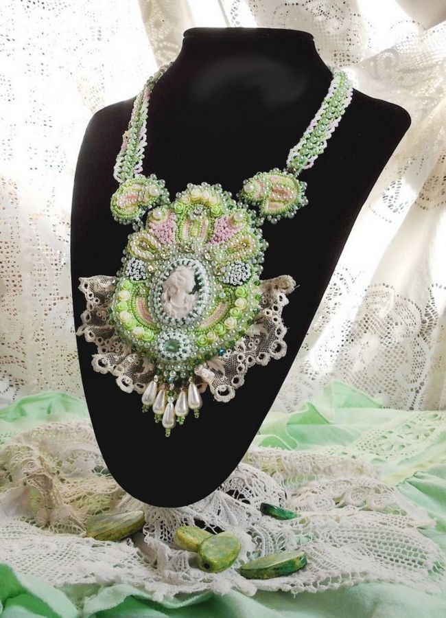 Necklace Anisse Haute-Couture embroidered with antique lace, resin cabochon portrait of woman.