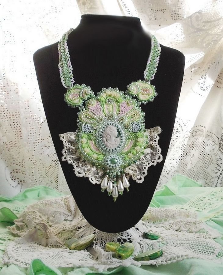 Necklace Anisse Haute-Couture embroidered with antique lace, resin cabochon portrait of woman.