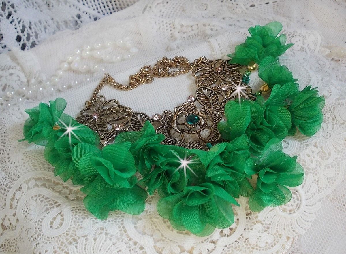 Belle Emeraude necklace mounted with fabric flowers, Swarovski crystals and seed beads