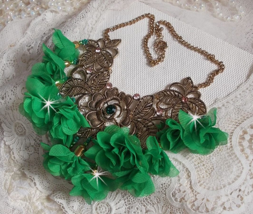 Belle Emeraude necklace mounted with fabric flowers, Swarovski crystals and seed beads