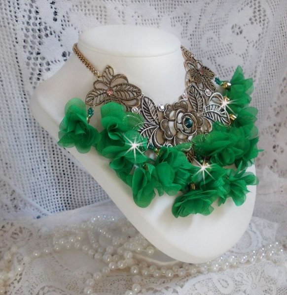Belle Emeraude necklace mounted with fabric flowers, Swarovski crystals and seed beads