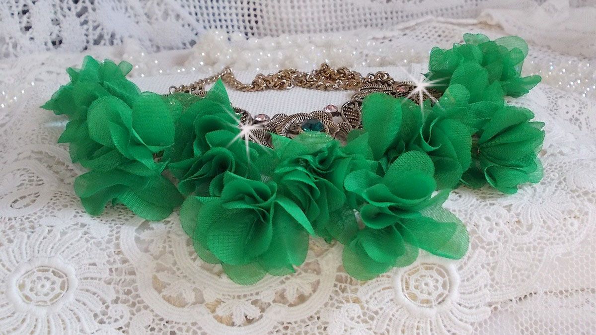 Belle Emeraude necklace mounted with fabric flowers, Swarovski crystals and seed beads