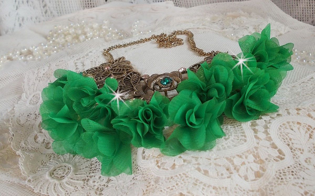 Belle Emeraude necklace mounted with fabric flowers, Swarovski crystals and seed beads