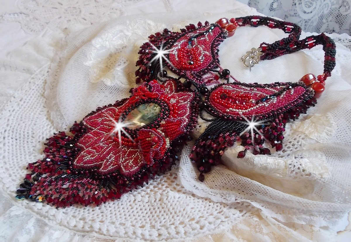 Cardinal necklace embroidered in red and black with red Jasper, onyx beads and Swarovski crystals