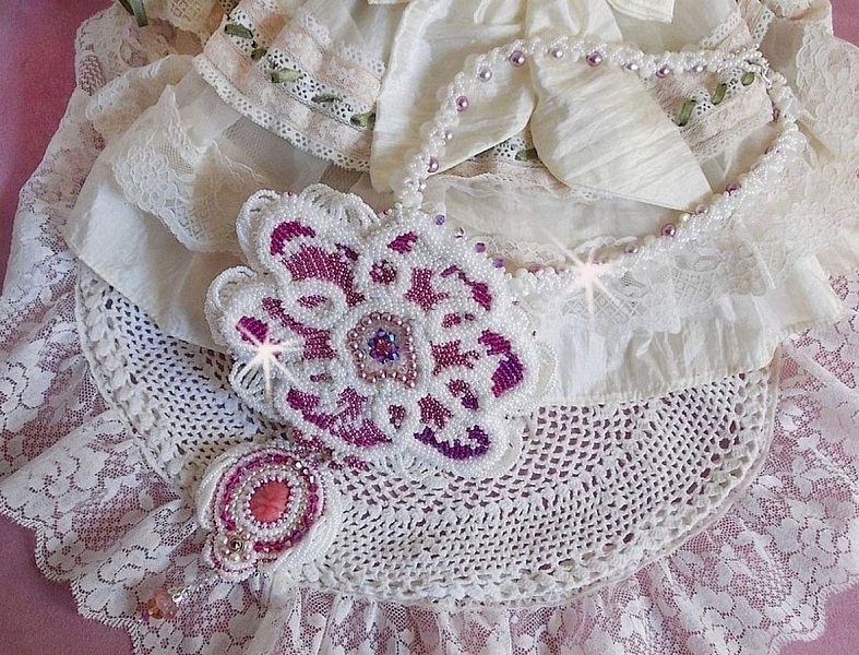 Chlo&eacute; bib necklace embroidered with a fine pearl lace, Swarovski crystals, pearly beads and Miyuki seed beads