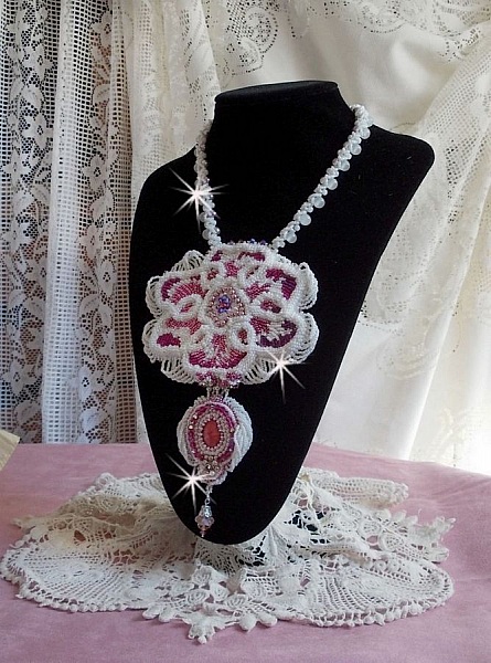 Chlo&eacute; bib necklace embroidered with a fine pearl lace, Swarovski crystals, pearly beads and Miyuki seed beads