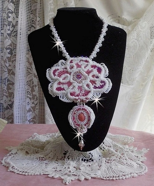 Chlo&eacute; bib necklace embroidered with a fine pearl lace, Swarovski crystals, pearly beads and Miyuki seed beads