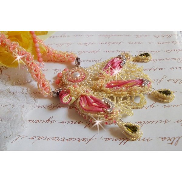 Necklace Les Délices de l'Eté embroidered with a yellow and pink silk ribbon, seed beads and Swarovski crystals