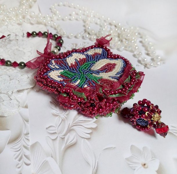 Necklace Enchantment of Autumn embroidered with pearly pearls Bordeaux, a lace, various pearls and seed beads