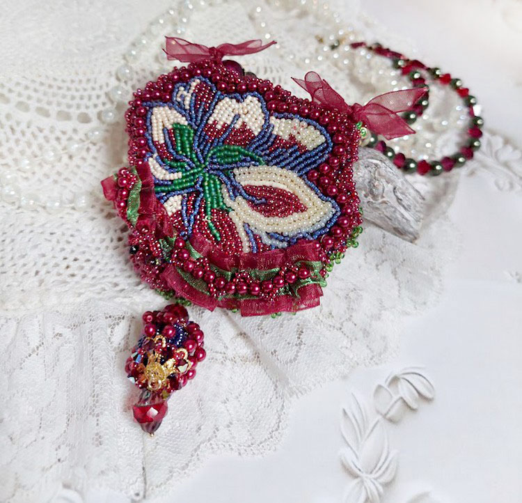 Necklace Enchantment of Autumn embroidered with pearly pearls Bordeaux, a lace, various pearls and seed beads