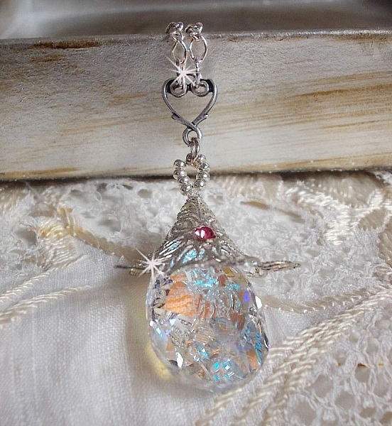 Silver Flower Necklace with a wonderful Swarovski crystal pendant, a silver heart insert with chain, rings, clasp and extension chain in Silver 925/1000