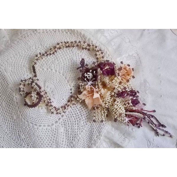 Necklace Les Floralies mounted with gemstones : Sugilite and Miyuki Delicas beads of different colors 