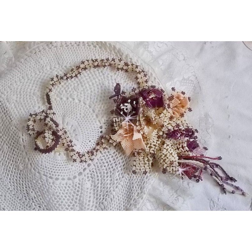 Necklace Les Floralies mounted with gemstones : Sugilite and Miyuki Delicas beads of different colors 
