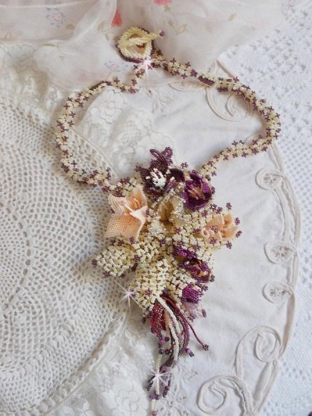 Necklace Les Floralies mounted with gemstones : Sugilite and Miyuki Delicas beads of different colors 
