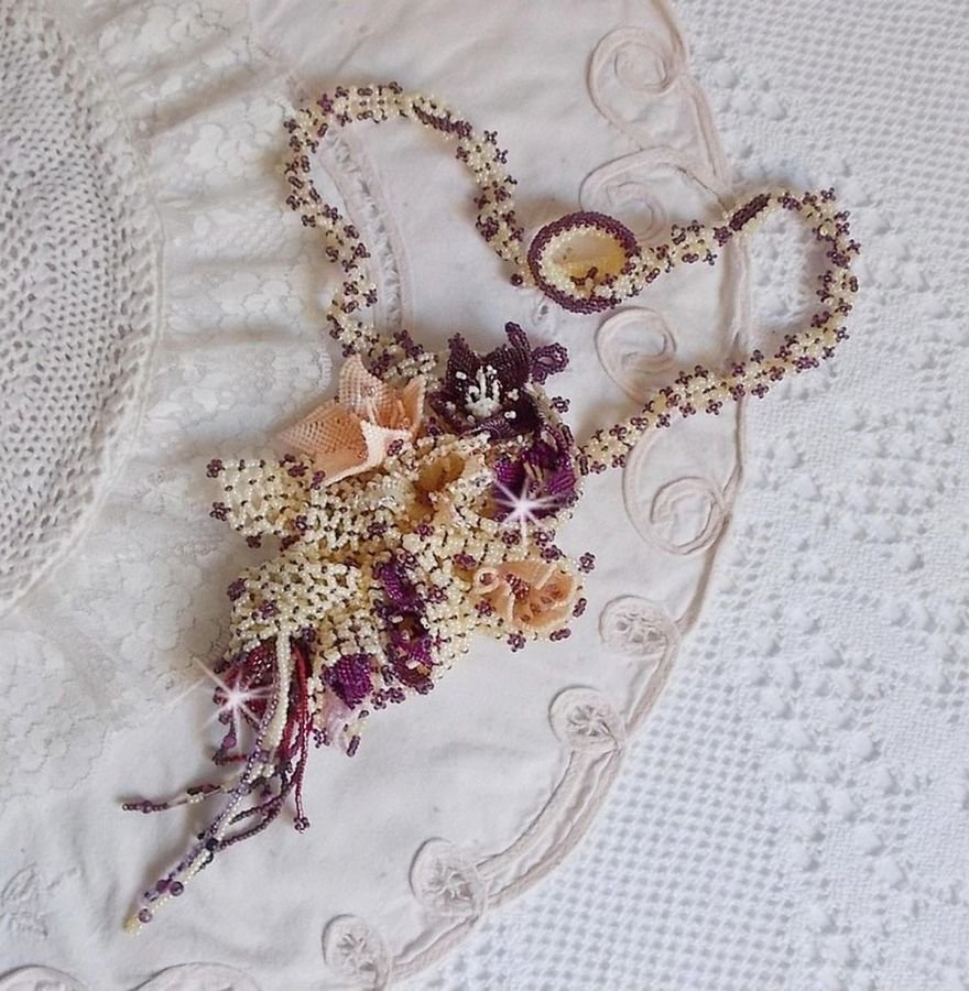 Necklace Les Floralies mounted with gemstones : Sugilite and Miyuki Delicas beads of different colors 