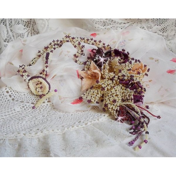 Necklace Les Floralies mounted with gemstones : Sugilite and Miyuki Delicas beads of different colors 