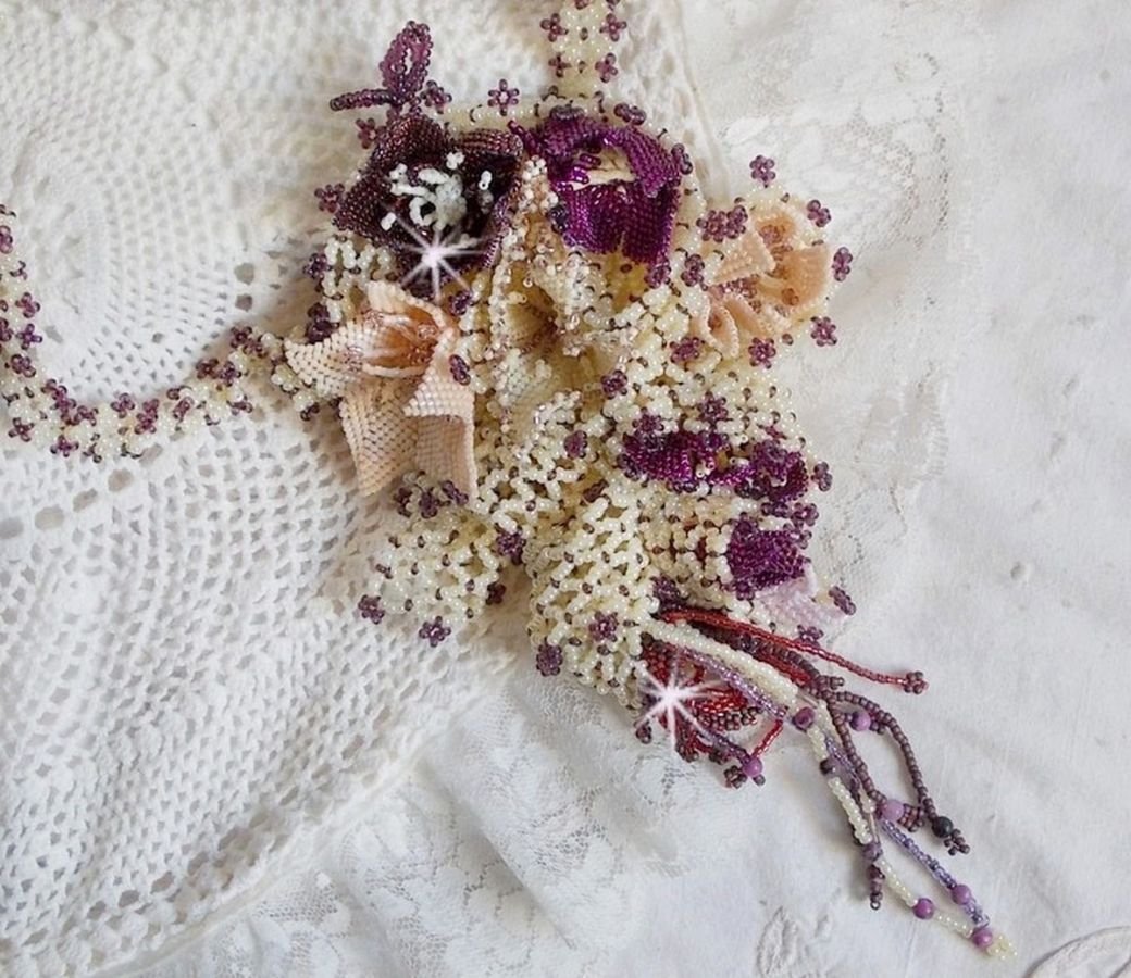 Necklace Les Floralies mounted with gemstones : Sugilite and Miyuki Delicas beads of different colors 