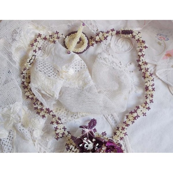 Necklace Les Floralies mounted with gemstones : Sugilite and Miyuki Delicas beads of different colors 