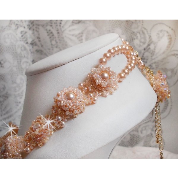 Idylle Beaut&eacute; Haute-Couture necklace, nothing but Swarovski pearls and seed beads 
