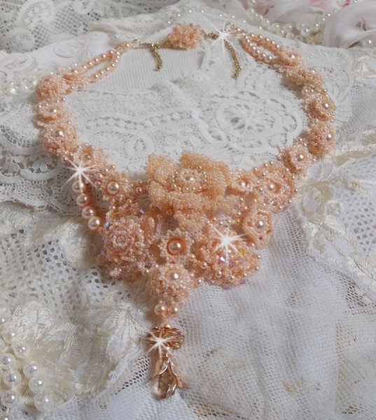 Idylle Beaut&eacute; Haute-Couture necklace, nothing but Swarovski pearls and seed beads 