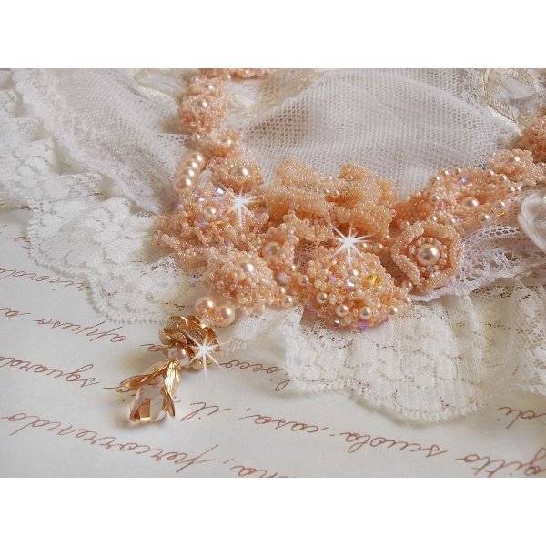Idylle Beaut&eacute; Haute-Couture necklace, nothing but Swarovski pearls and seed beads 