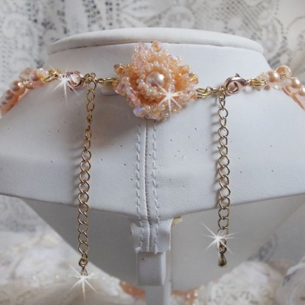 Idylle Beaut&eacute; Haute-Couture necklace, nothing but Swarovski pearls and seed beads 