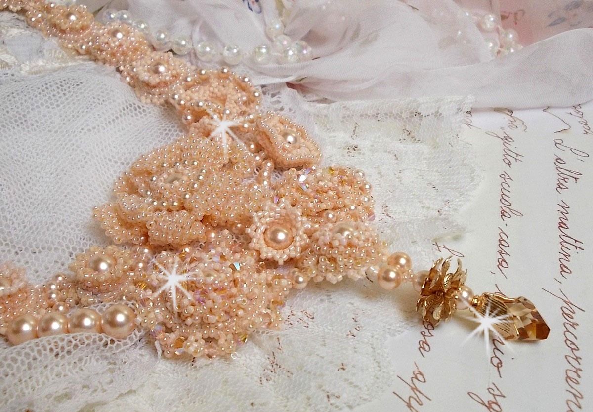 Idylle Beauté Haute-Couture necklace, nothing but Swarovski pearls and seed beads 