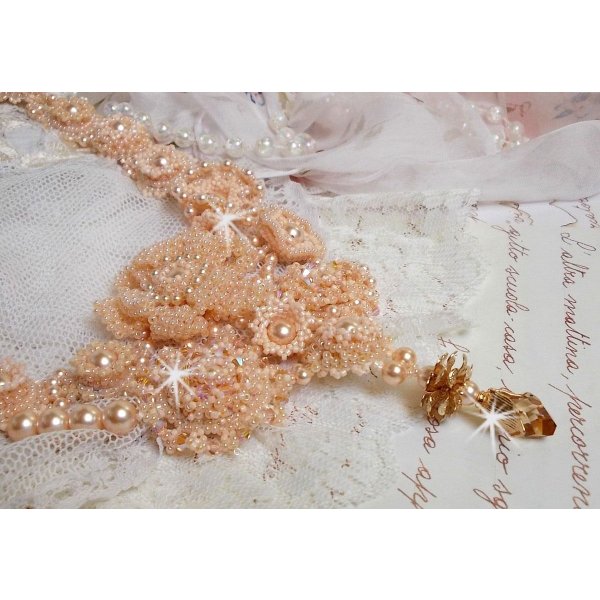 Idylle Beaut&eacute; Haute-Couture necklace, nothing but Swarovski pearls and seed beads 