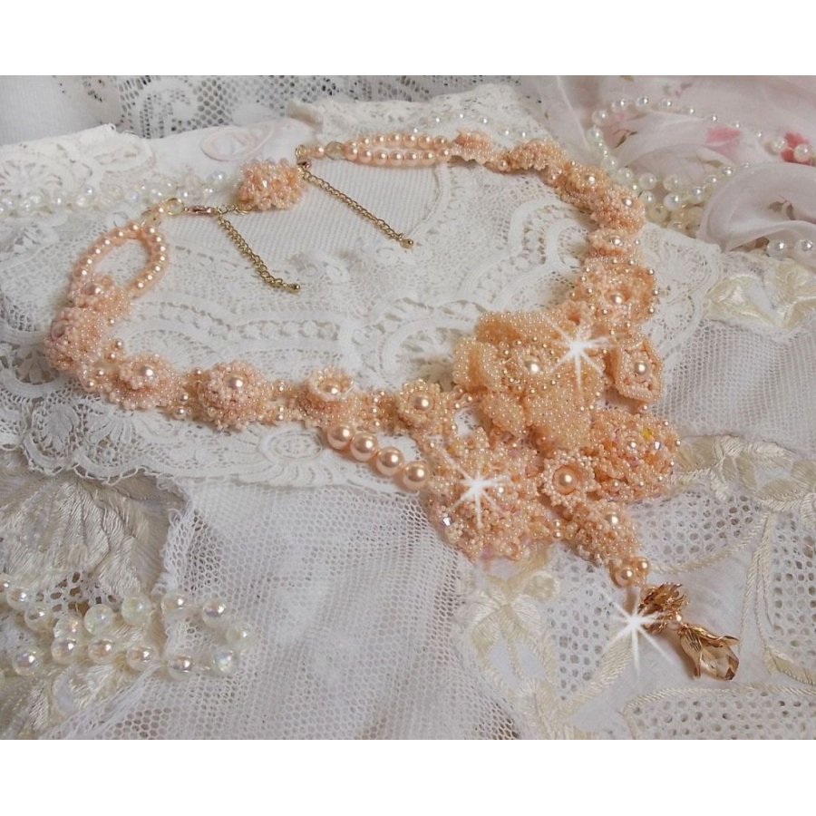 Idylle Beauté Haute-Couture necklace, nothing but Swarovski pearls and seed beads 