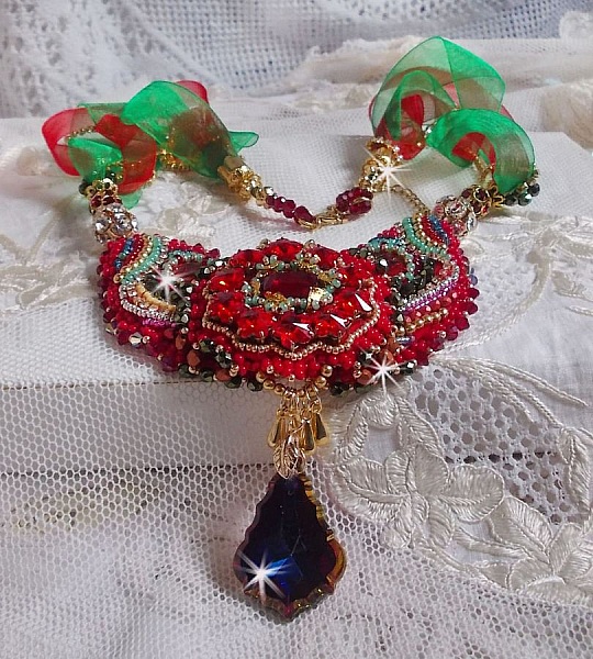 Mia Haute-Couture Baroque/Vintage necklace embroidered with Swarovski crystals, gold plated, various quality beads