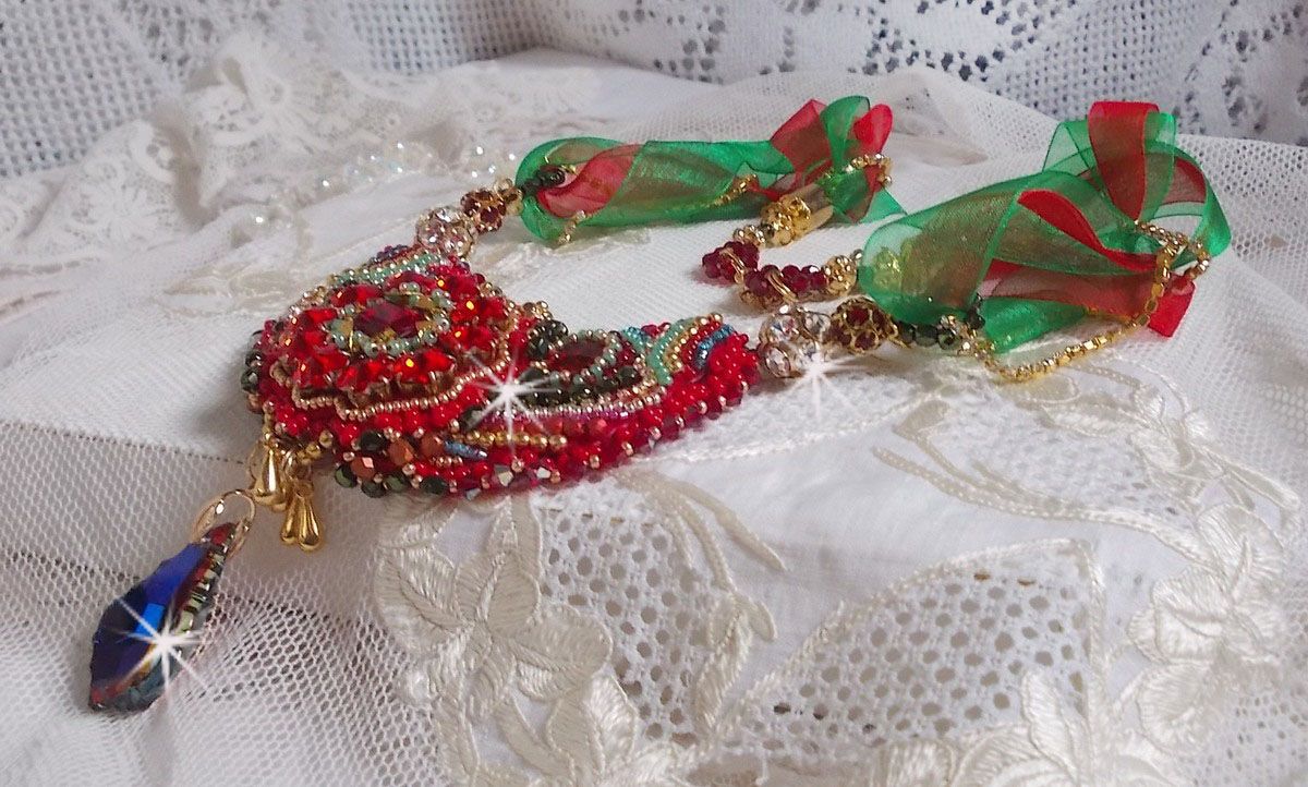 Mia Haute-Couture Baroque/Vintage necklace embroidered with Swarovski crystals, gold plated, various quality beads