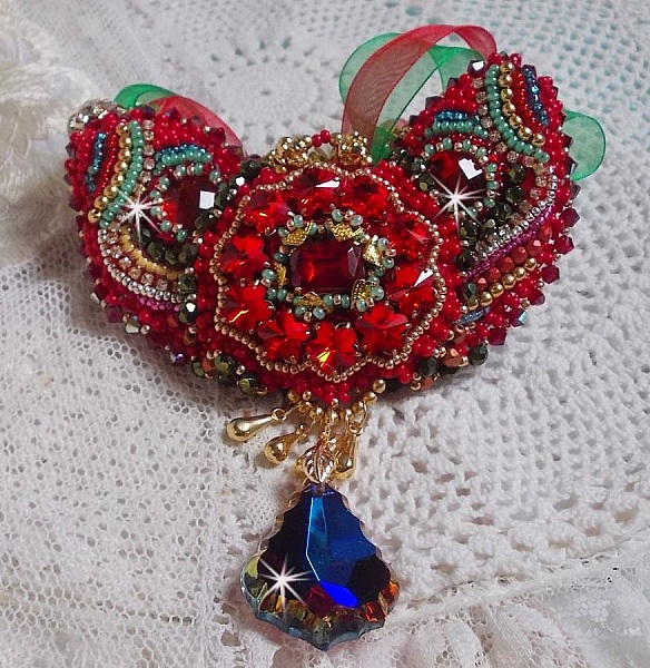Mia Haute-Couture Baroque/Vintage necklace embroidered with Swarovski crystals, gold plated, various quality beads
