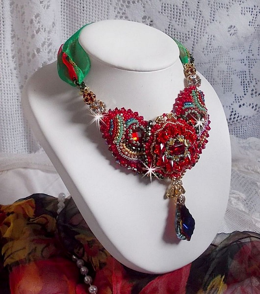 Mia Haute-Couture Baroque/Vintage necklace embroidered with Swarovski crystals, gold plated, various quality beads
