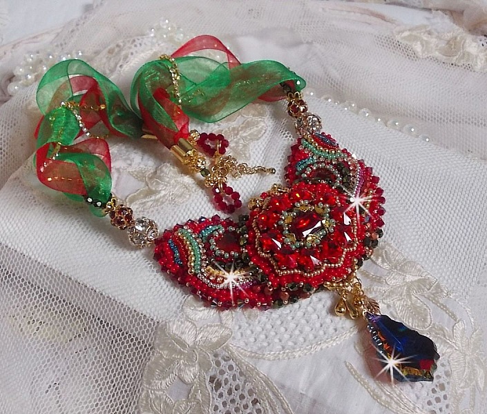 Mia Haute-Couture Baroque/Vintage necklace embroidered with Swarovski crystals, gold plated, various quality beads