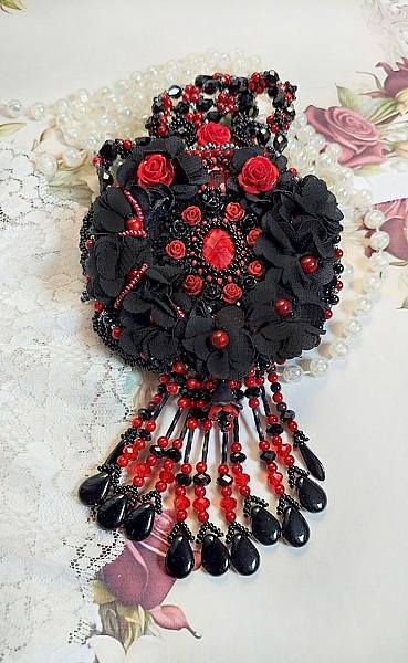 Midnight in Paris necklace embroidered with Swarovski crystals, resin roses, rocailles and black daggers